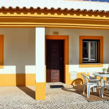 Condominium - Vale Pedras 아파트 *