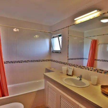 Condominium - Vale Pedras 아파트