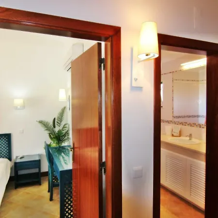 아파트 Condominium - Vale Pedras